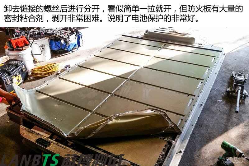 特斯拉電池板拆解:7000多節18650電池 密密麻麻