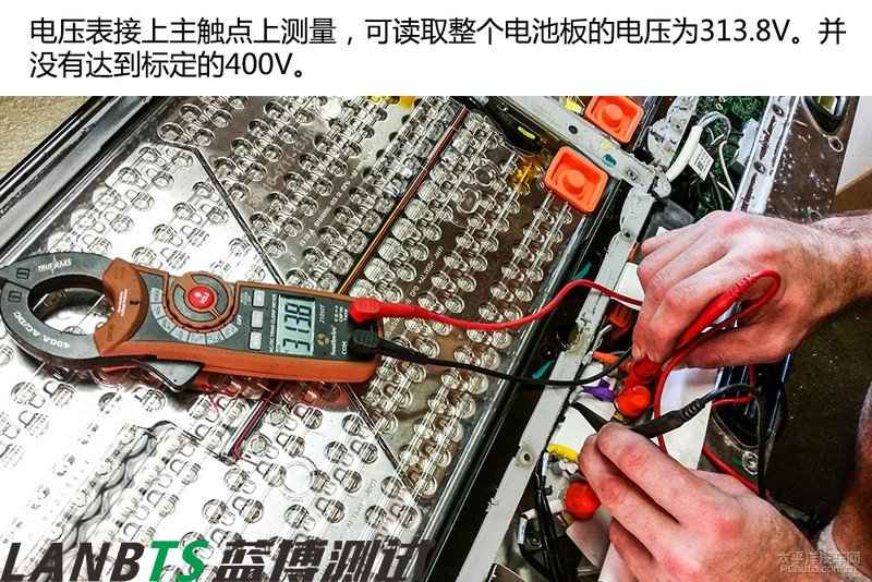 特斯拉電池板拆解:7000多節18650電池 密密麻麻