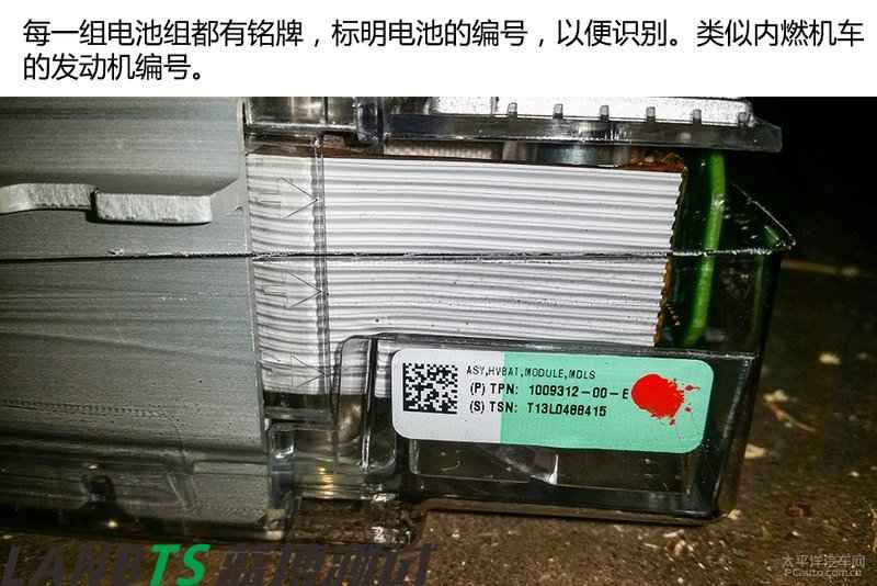 特斯拉電池板拆解:7000多節18650電池 密密麻麻