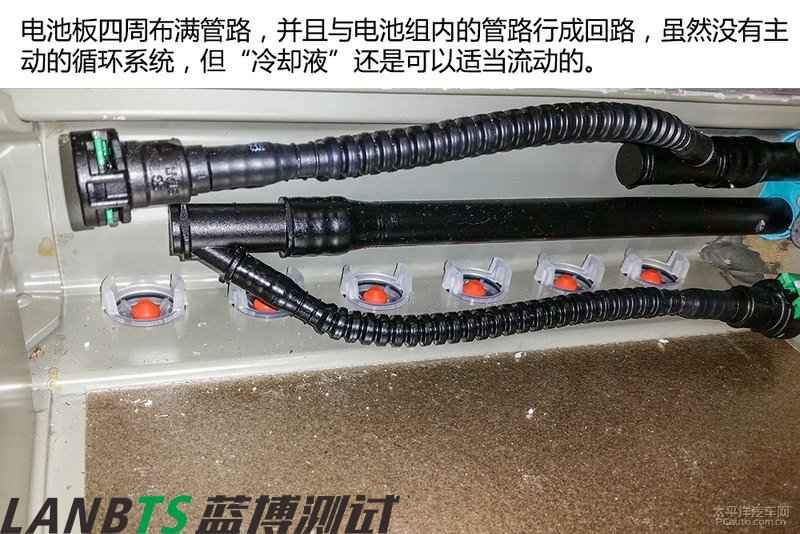 特斯拉電池板拆解:7000多節18650電池 密密麻麻